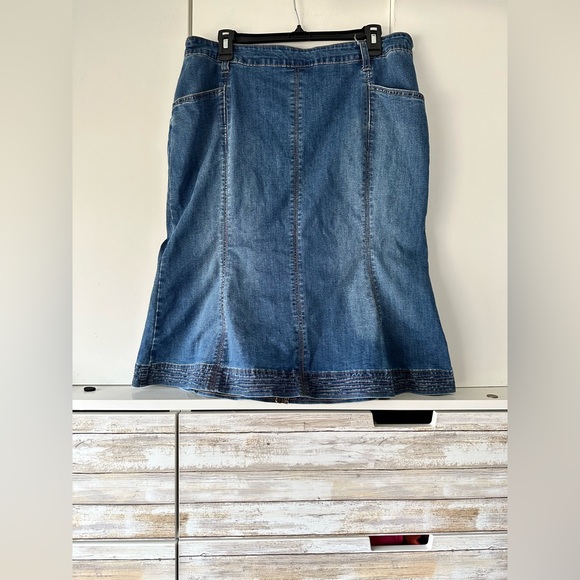 EST. 1946 Dresses & Skirts - 👖 C Denim Est. 1946 Flare Denim Skirt Size 14 Blue Stretch Midi Skirt